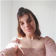 Profesora de ciencias estudiante de biotecnología